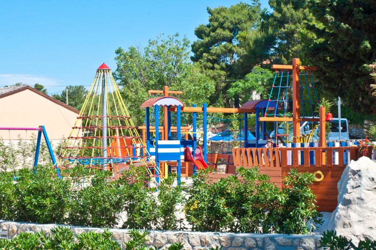 Victoria Mobilehome In Padova Premium Camping Resort Banjol Exterior photo